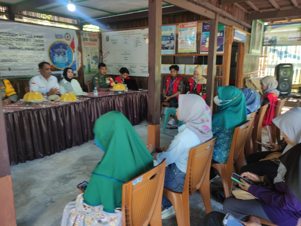 Pemberian Edukasi terkait MPASI guna Pencegahan dan Penanganan Stunting yang dihadiri oleh Lurah, PPKB, Kader Posyandu, Nakes UPTD Puskesmas Lumpue, Kader Kamp. KB, Mahasiswa KKN UNHAS dan warga masyarakat