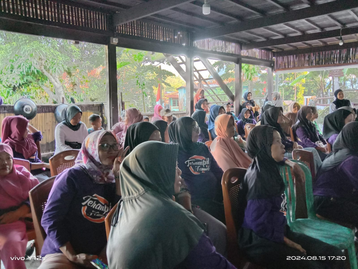 Monitoring Kegiatan Kelompok PKH di Jln. Keterampilan RW 02 (Sekretariat Kamp. KB "Geddongnge"  yang dihadiri oleh pihak Dinas Sosial, Ketua RW 02, Pengurus Kamp. KB "Geddongnge", beserta anggota Kelompok Terampil 1&2