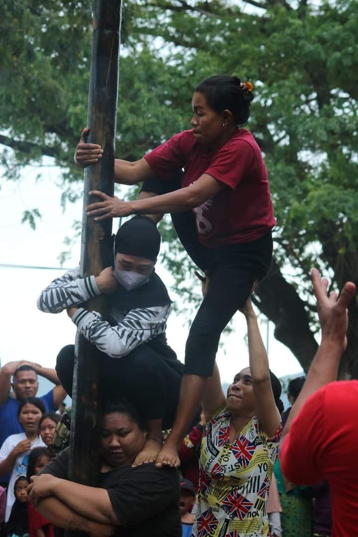 Melaksanakan Lomba HUT Ri-79 di Jln. Mattirotasi RT 04 RW 02 (Area Ex-Pasar Seni) yang diselenggarakan oleh GM FIF kota Parepare, Lurah Cappa Galung, Babinsa, BHABINKAMTIBMAS, Pengurus Kamp. KB "Geddongnge" beserta warga masyarakat