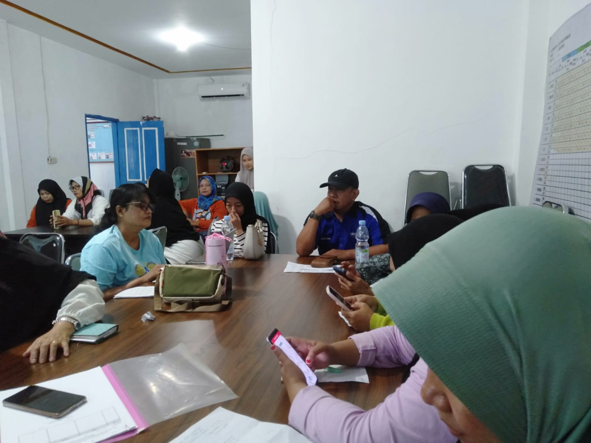 Mengikuti Kegiatan Penguatan Kelembagaan Rumah Dataku se-kecamatan Bacukiki Barat yang dilaksanakan oleh UPTD PKB Bacukiki Barat yang dihadiri oleh Pengurus Rumah Dataku dan Kamp. KB se-Kecamatan Bacukiki Barat