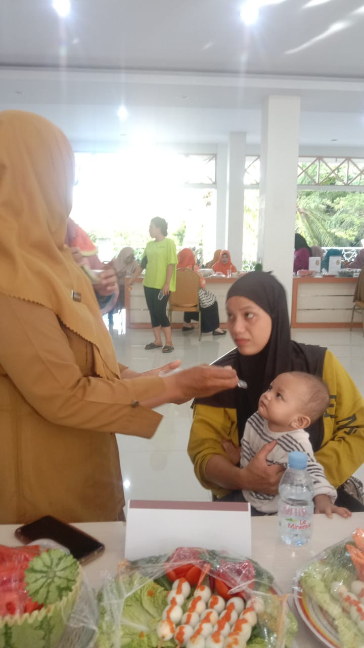 Mengikuti Lomba Menu Cipta Karya dalam Mengatasi Stunting di Jln. Industri Kecil yang diikuti oleh Kader PKK, Kader Rumah Giziku dan Pengurus Kamp. KB "Geddongnge"