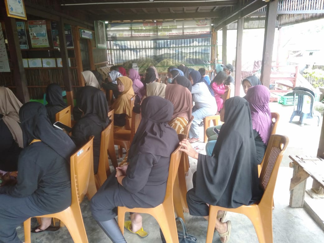 Monitoring Kegiatan PKH Terampil 1&2 di Jln. Keterampilan Rt 01 RW 02 yang dihadiri oleh Kasi Kesra, Ketua Tim PKH beserta anggota PKH Terampil 1&2 dan Pengurus Kamp. KB "Geddongnge"