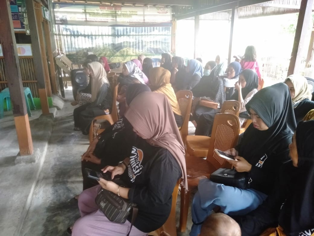 Monitoring Kegiatan PKH Terampil 1&2 di Jln. Keterampilan Rt 01 RW 02 yang dihadiri oleh Kasi Kesra, Ketua Tim PKH beserta anggota PKH Terampil 1&2 dan Pengurus Kamp. KB "Geddongnge"