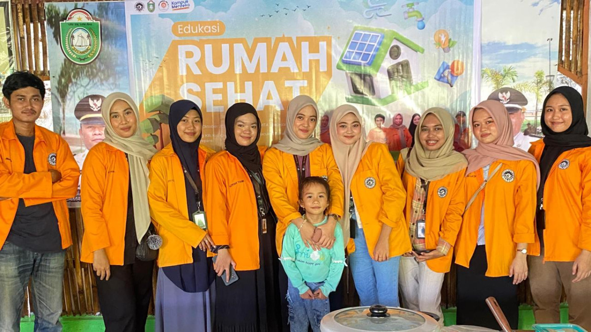 Mengikuti Workshop Rumah Sehat di Jln. Keterampilan RW 02 yang dihadiri oleh Lurah, Ketua TP PKK Cappa Galung, Kader Posyandu, Pengurus Kamp. KB "Geddongnge", dan Mahasiswa KKN Reguler UNM Klp. 2