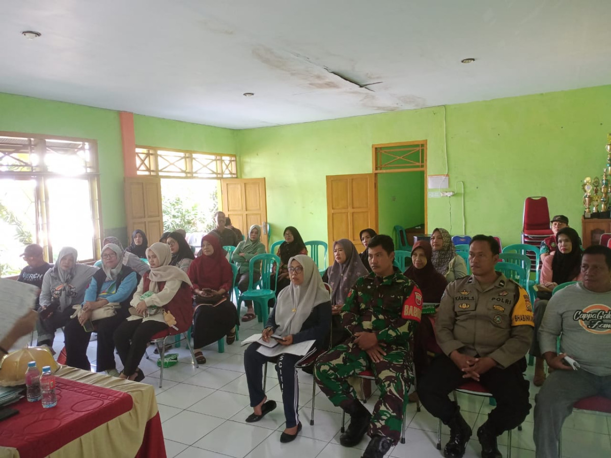 Mengikuti Rapat Kesiapsiagaan Bencana yang dihadiri oleh Kadis BPBD, kadis DAMKAR, Lurah, Ketua LPMK, Babinsa, BHABINKAMTIBMAS, ketua RT dan Rw se-kelurahan Cappa Galung di Jln. Mattirotasi no. 1 RT 01 RW 04