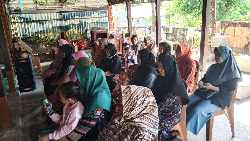 Melaksanakan Bina Keluarga Balita (BKB) di Jln. Keterampilan RT 01 RW 02 oleh Penyuluh KB Cappa Galung, Kader BKB, Pengurus Kamp. KB "Geddongnge" serta Ibu Baduta dan Balita