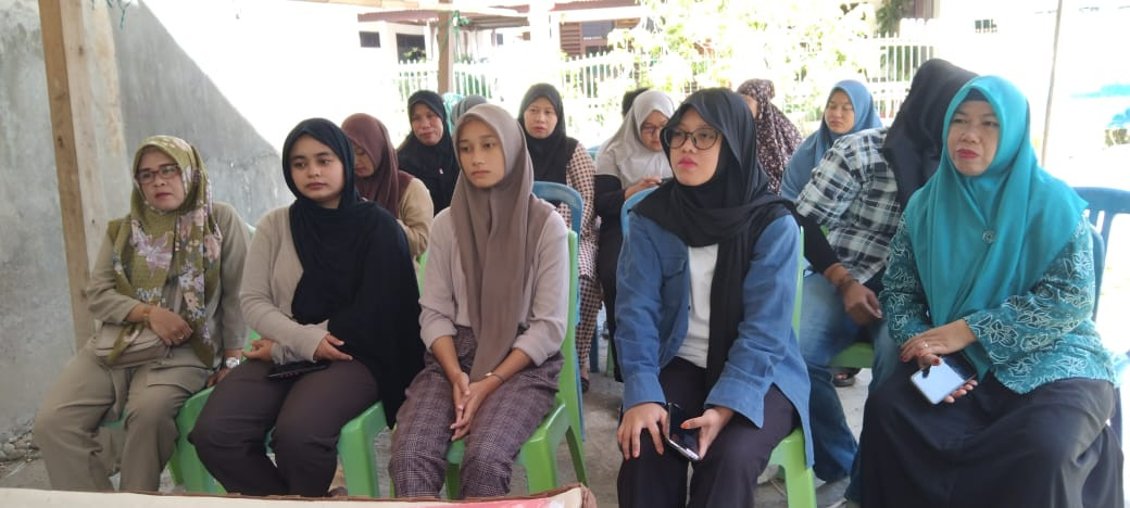 Mengikuti Kegiatan Bina Keluarga Remaja (BKR)