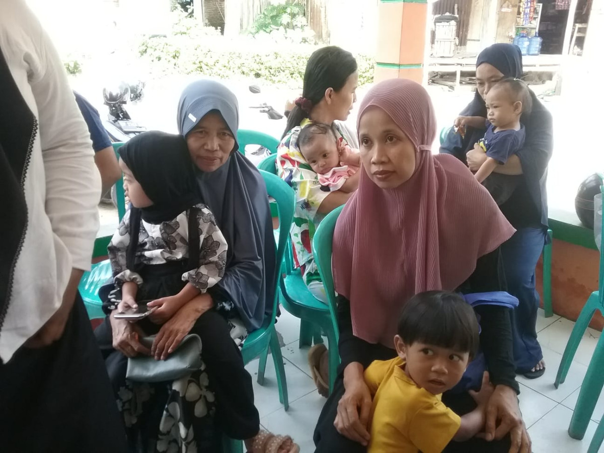 Mengikuti Kegiatan Bina Keluarga Balita (BKB) di Jln. Keterampilan RT 01 RW 02 oleh Penyuluh KB, Nakes UPTD Puskesmas Lumpue, Kader Posyandu, Pengurus Kamp. KB "Geddongnge", dan Warga Sekitar