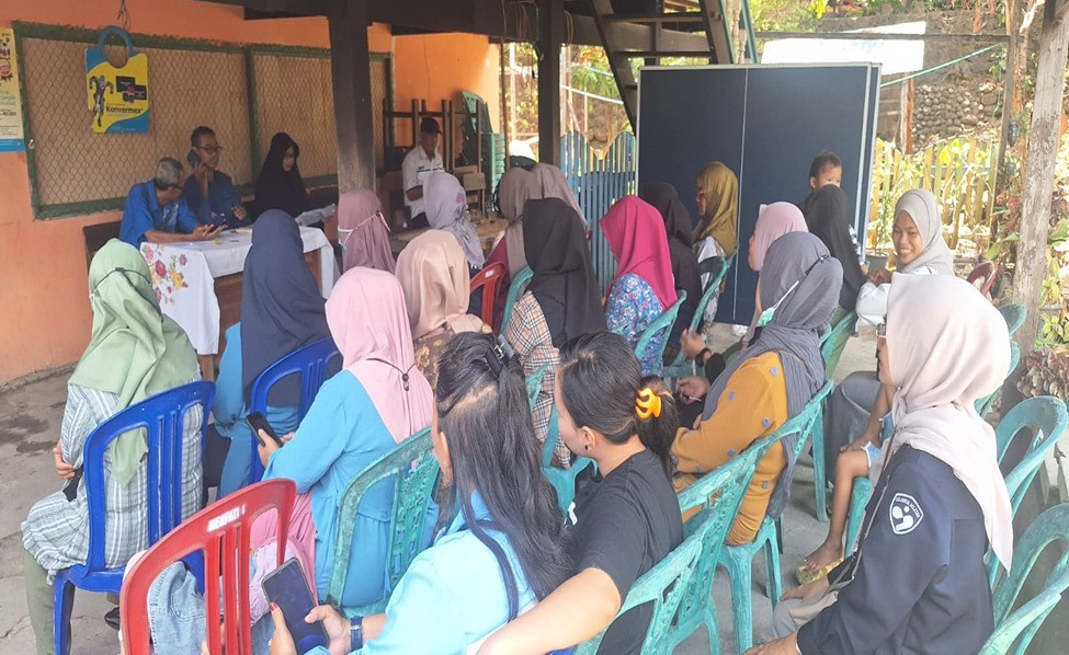 Mengikuti Kegiatan BKL di Jln. Keterampilan RT 01 RW 02 oleh Penyuluh KB, Nakes UPTD Puskesmas Lumpue, Kader Lansia, Pengurus Kamp. KB "Geddongnge", dan Warga Sekitar