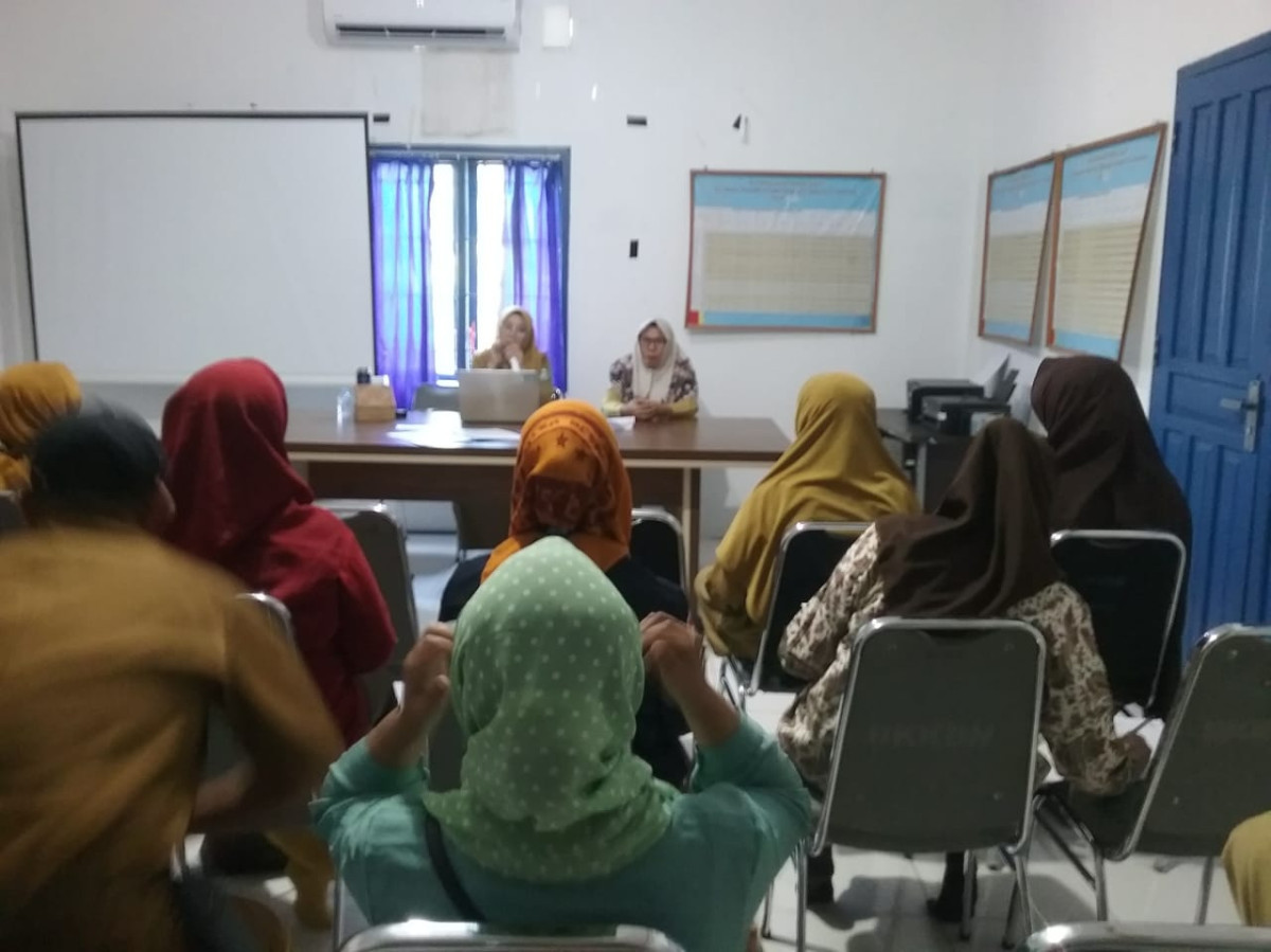 Memberikan Edukasi kepada Para Akseptor terkait Kewirausahaan