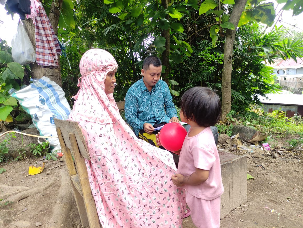 Pemberian KIE kepada Ibu Baduta/Balita di Jln. Bau Massepe RT 03 RW 01 oleh kader Stunting dan Pengurus Kamp. KB "Geddongnge"