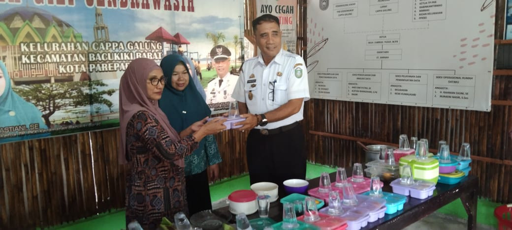 Melaksanakan Kegiatan DASHAT di Jln. Keterampilan RT 01 RW 02 oleh Penyuluh KB, Kader Rumah Giziku dan Pengurus Kamp. KB "Geddongnge"