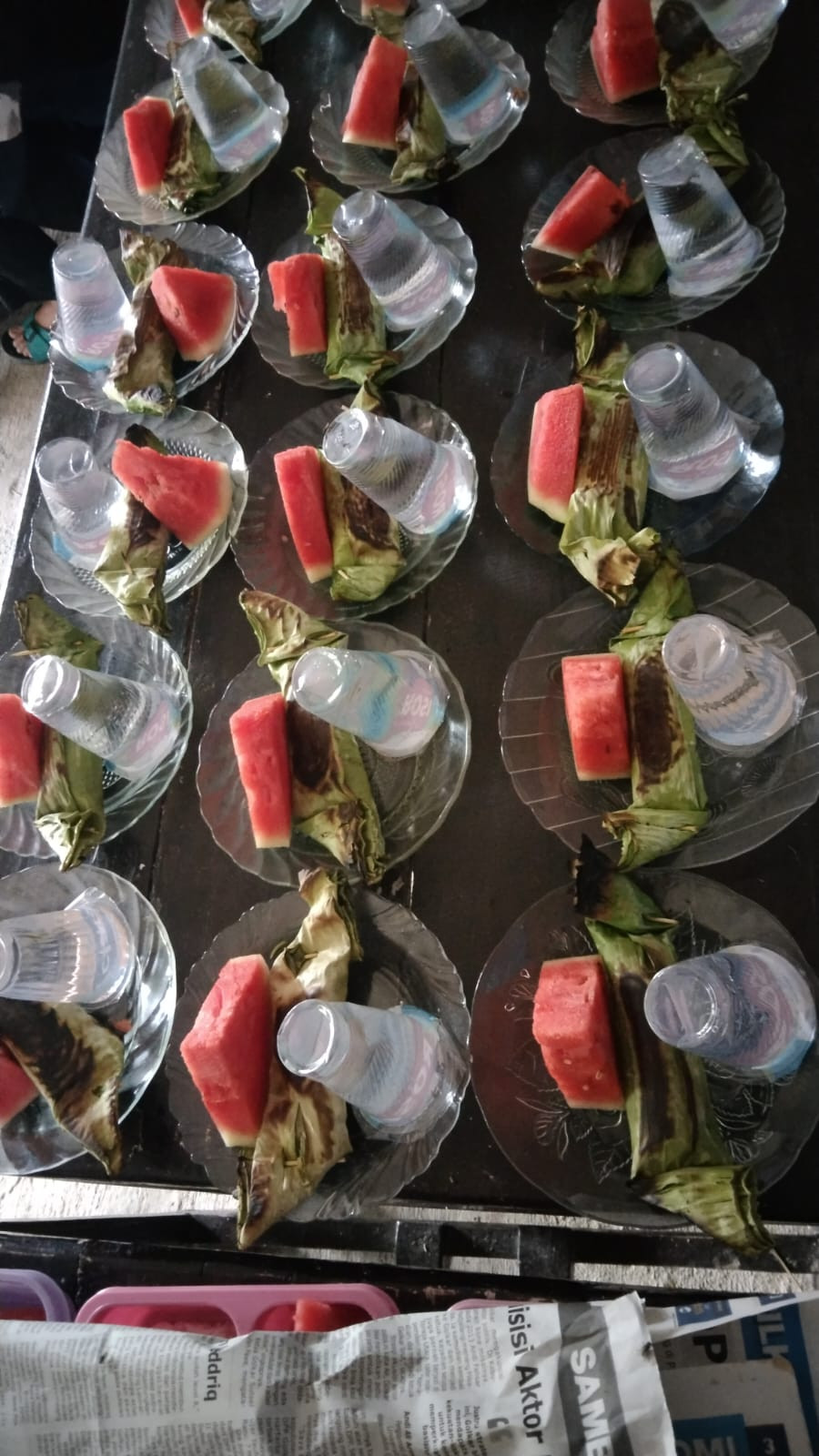 Melaksanakan PMT Baduta/Balita Stunting di Jln. Pinisi RT 02 RW 03 oleh Penyuluh KB, Kader Rumah Giziku, dan Pengurus Kamp. KB "Geddongnge"