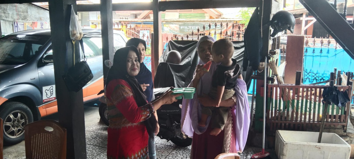 Melaksanakan Kegiatan DASHAT untuk Baduta/Balita Stunting di Jln. Keterampilan RT 01 RW 02 oleh Penyuluh KB, Kader Rumah Giziku, dan Pengurus Kamp. KB "Geddongnge"