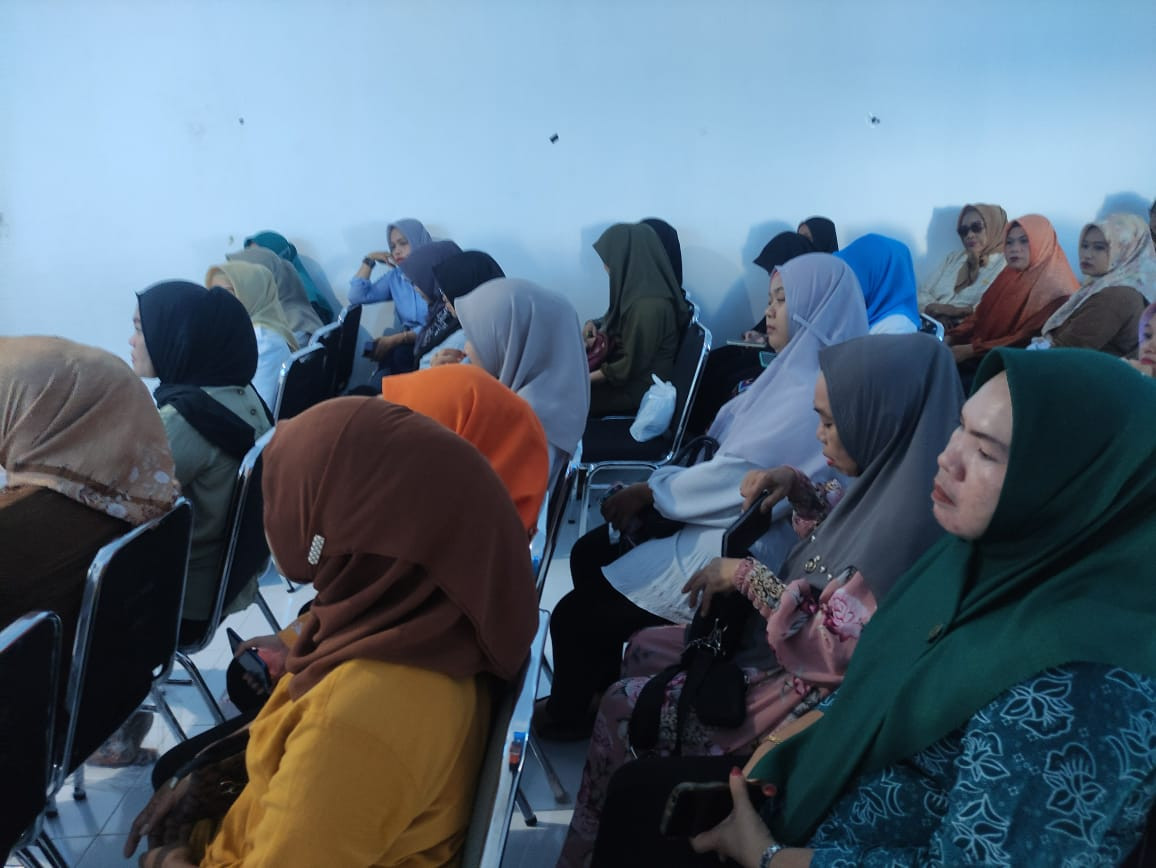 Melakukan Rapat Koordinasi di Jln. Keterampilan RT 01 RW 02 oleh Penyuluh KB, Ketua TP PKK Capgal, dan Pengurus Kamp. KB "Geddongnge"