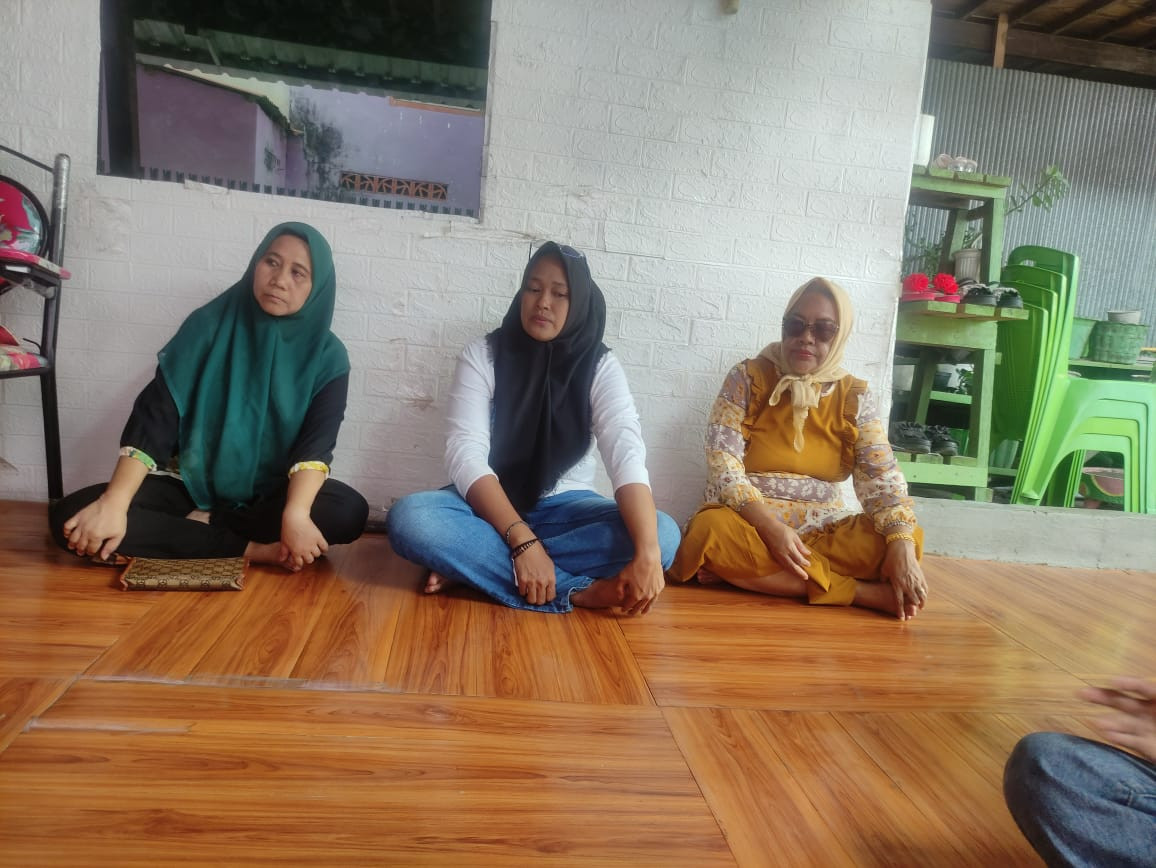 Melakukan Rapat Koordinasi di Jln. Keterampilan RT 01 RW 02 oleh Penyuluh KB, Ketua TP. PKK Capgal dan Pengurus Kamp. KB "Geddongnge"