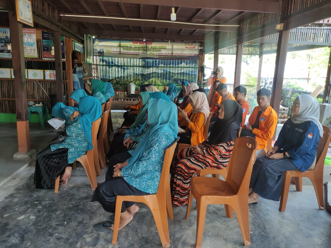 Melaksanakan Rapat Koordinasi di Jln. Keterampilan RT 01 RW 02 oleh Penyuluh KB, Ketua LPMK, Ketua TP. PKK Capgal, dan Pengurus Kamp. KB "Geddongnge"