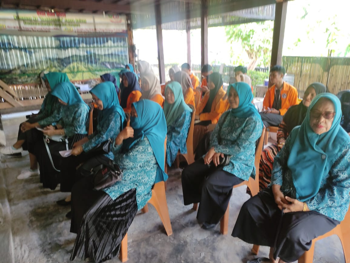 Melaksanakan Rapat Koordinasi di Jln. Keterampilan RT 01 RW 02 oleh Penyuluh KB, Ketua TP PKK Capgal dan Pengurus Kamp. KB "Geddongnge"