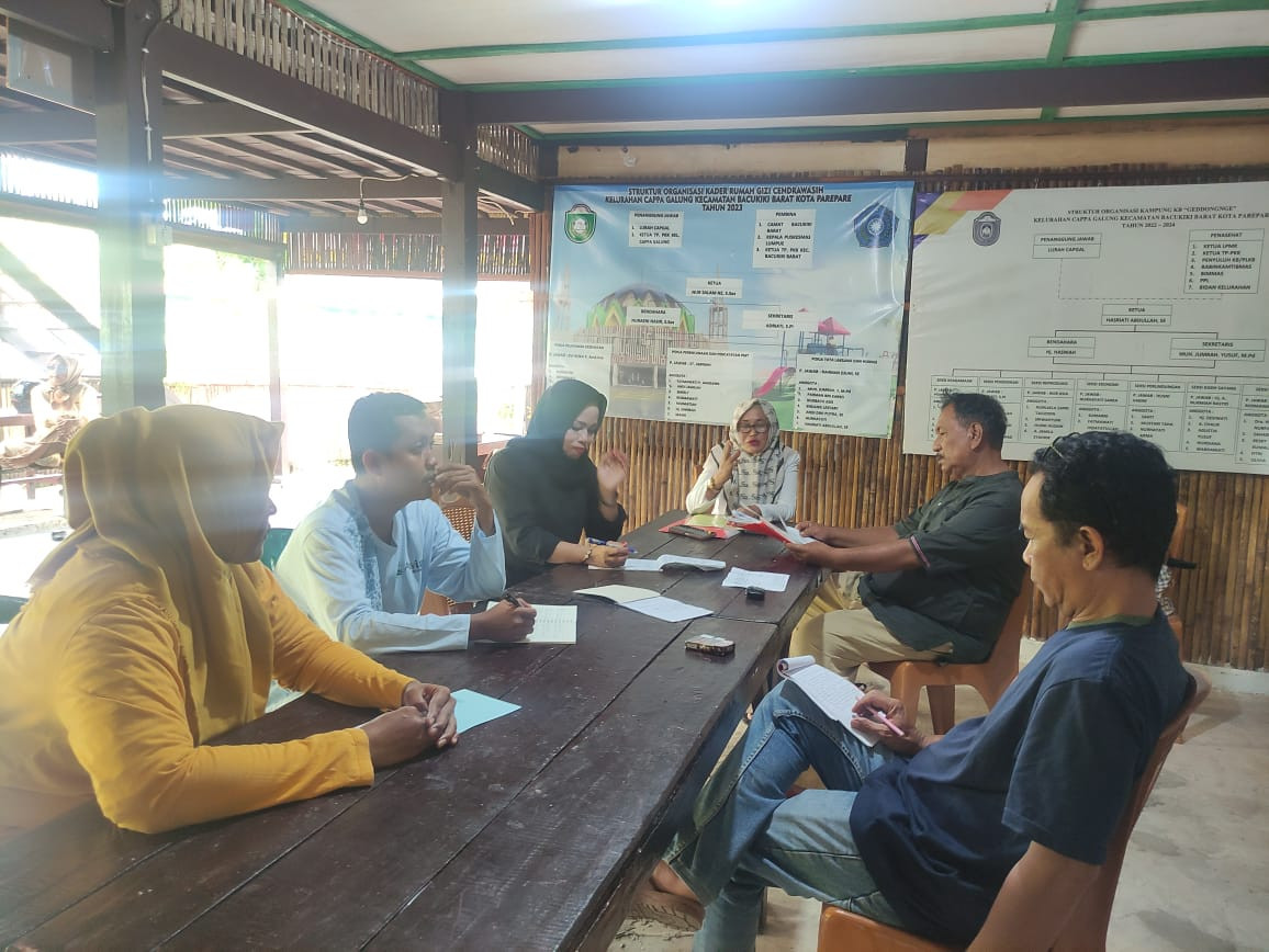 Melaksanakan Rapat Koordinasi di Jln. Keterampilan RT 01 RW 02 oleh Penyuluh KB, Ketua TP. PKK Capgal, dan Pengurus Kamp. KB "Geddongnge"