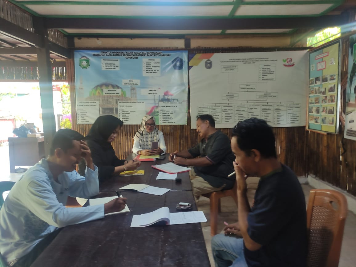 Melaksanakan Rapat Koordinasi di Jln. Keterampilan RT 01 RW 02 oleh Penyuluh KB, Ketua TP. PKK Capgal, Ketua LPMK dan Pengurus Kamp. KB "Geddongnge"
