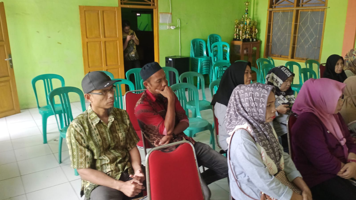 Mengikuti Kegiatan Pra Musrenbang oleh Lurah, Ketua LPMK, Ketua RT & RW se-kelurahan Cappa Galung, Kader Posyandu, dan Kader Kamp. KB "Geddongnge"