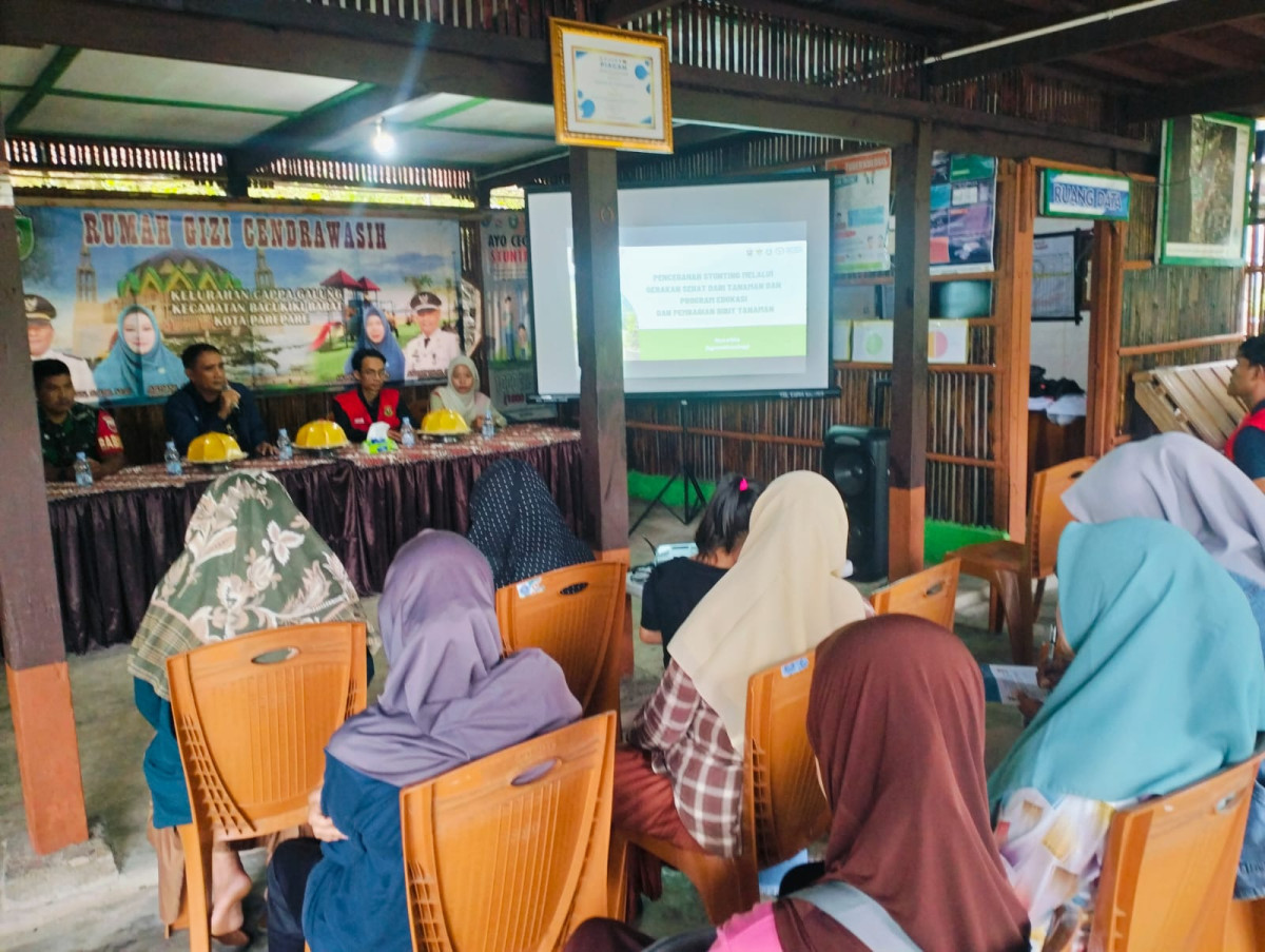 Mengikuti Worksop Penanganan Stunting dan Pembagian Bibit Pohon oleh Lurah, Ketua LPMK, Bbinsa, kader Posyandu, kader Kamp. KB "Geddongnge", Mahasiswa KKN UNHAS Angk. 113 dan Warga