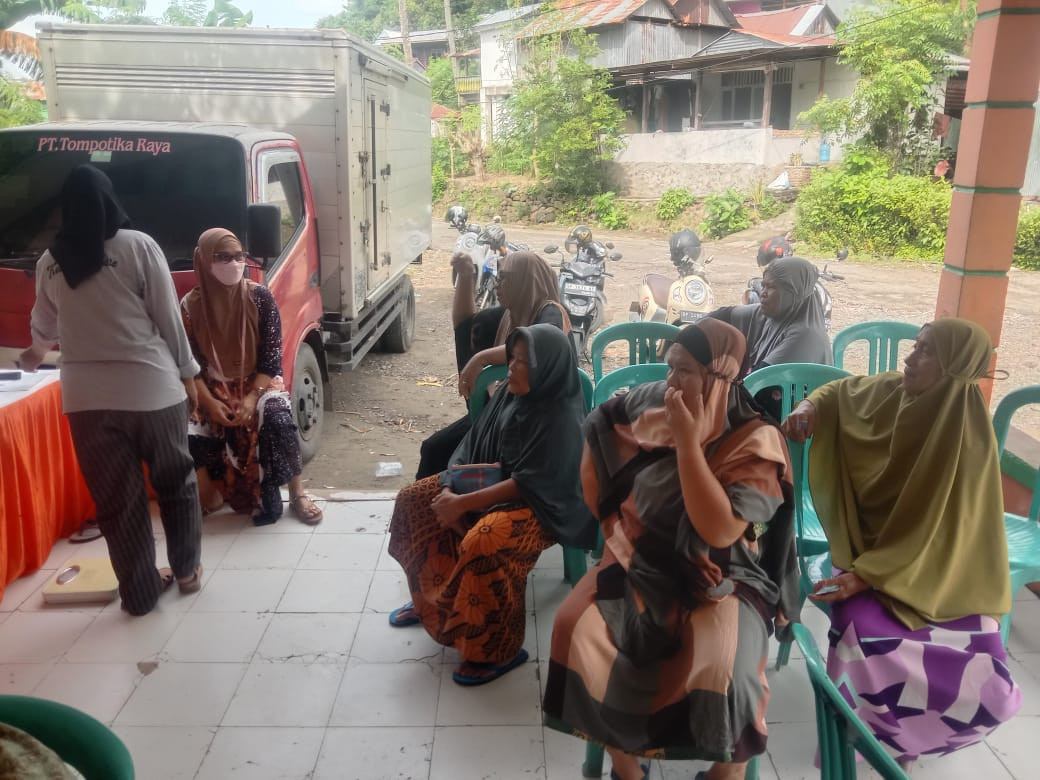 Melaksanakan Posyandu Lansia oleh Nakes UPTD Puskesmas Lumpue, Kader Lansia, dan Pengurus Kamp. KB "Geddongnge"