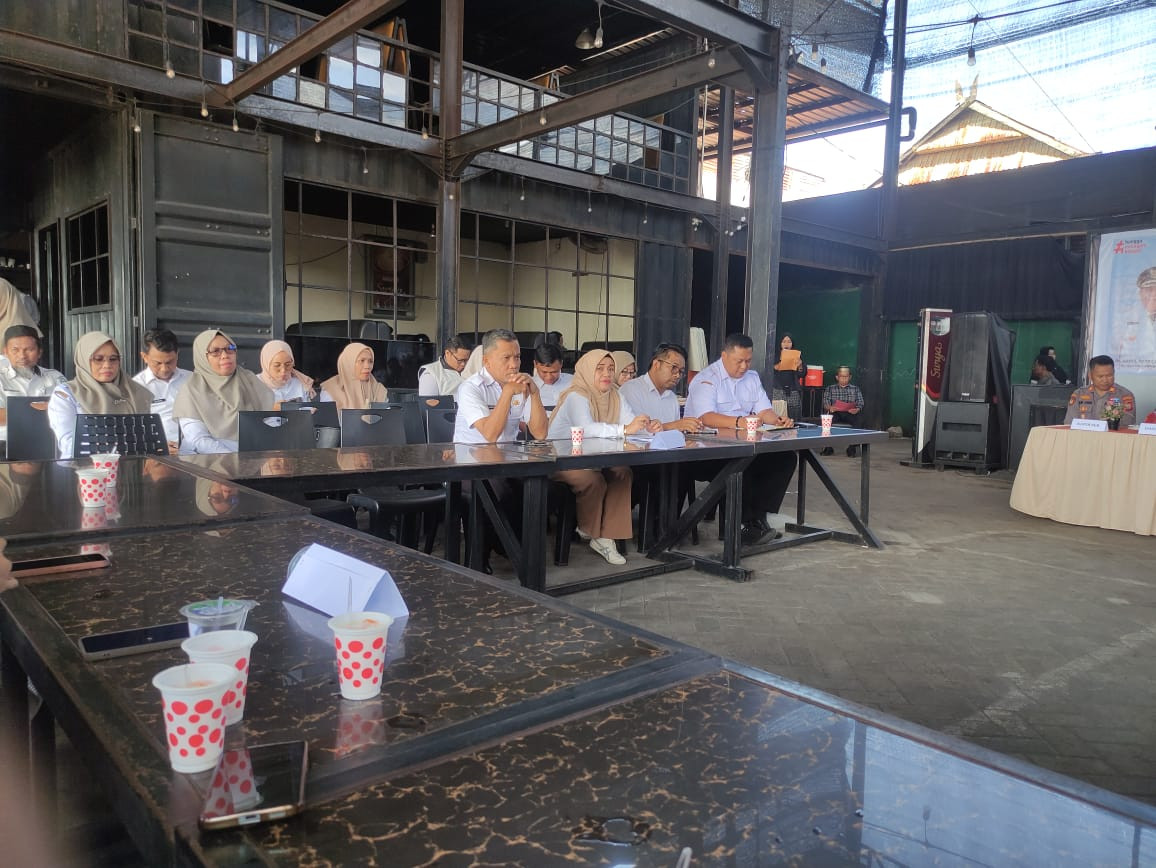 Mengikuti Kegiatan Murenban Kecamatan Bacubar oleh Camat, Lurah se-kecamatan Bacubar, Danramil, Babinsa, Babinkamtibmas, Kepala UPTD Puskesmas Lumpue, Ketua LPMK, dan Pengurus Kamp. KB se-kecamatan Bacukiki Barat