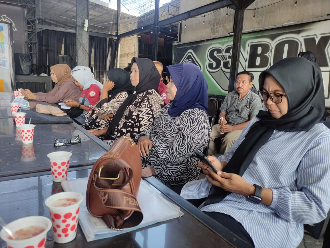 Mengikuti Kegiatan Murenban Kecamatan Bacubar oleh Camat, Lurah se-kecamatan Bacubar, Danramil, Babinsa, Babinkamtibmas, Kepala UPTD Puskesmas Lumpue, Ketua LPMK, dan Pengurus Kamp. KB se-kecamatan Bacukiki Barat