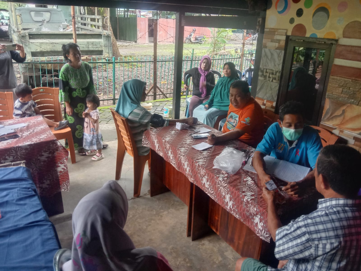 Mengikuti Kegiatan Posyandu Lansia dan Bina Keluarga Lansia (BKL)