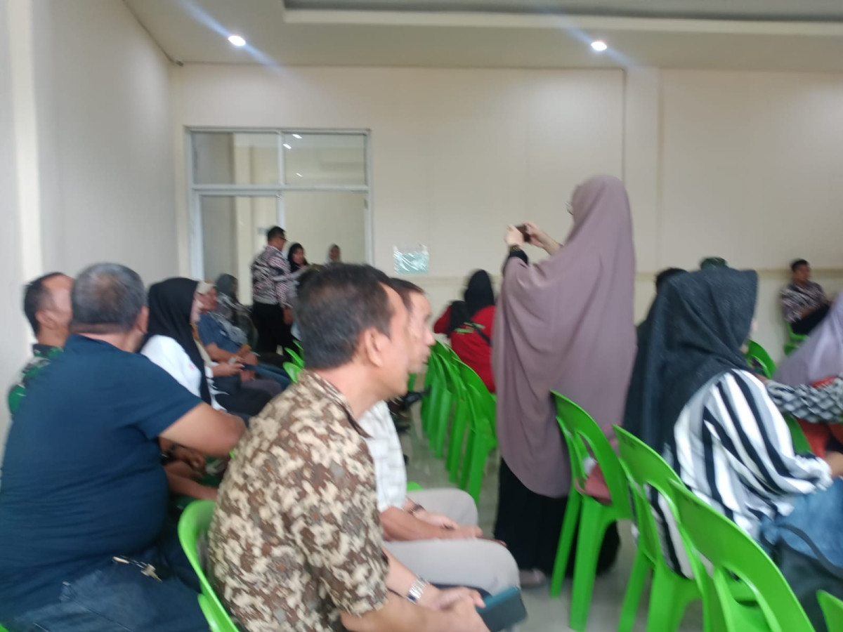 Mengikuti Rapat Koordinasi Kamtibmas di Jln. Chalik (Aula Kantor Kec. Bacubar) oleh Camat, Lurah, Danramil, Kapolsek Bacukiki, ketua LPMK, dan ketua RT/RW se-kecamatan Bacukiki Barat