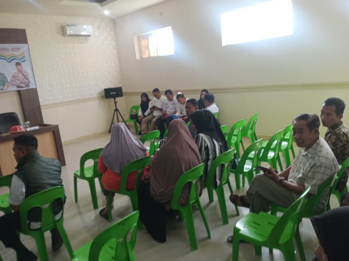 Mengikuti Rapat Koordinasi Kamtibmas di Jln. Chalik (Aula Kantor Kec. Bacubar) oleh Camat, Lurah, Danramil, Kapolsek Bacukiki, ketua LPMK, dan ketua RT/RW se-kecamatan Bacukiki Barat