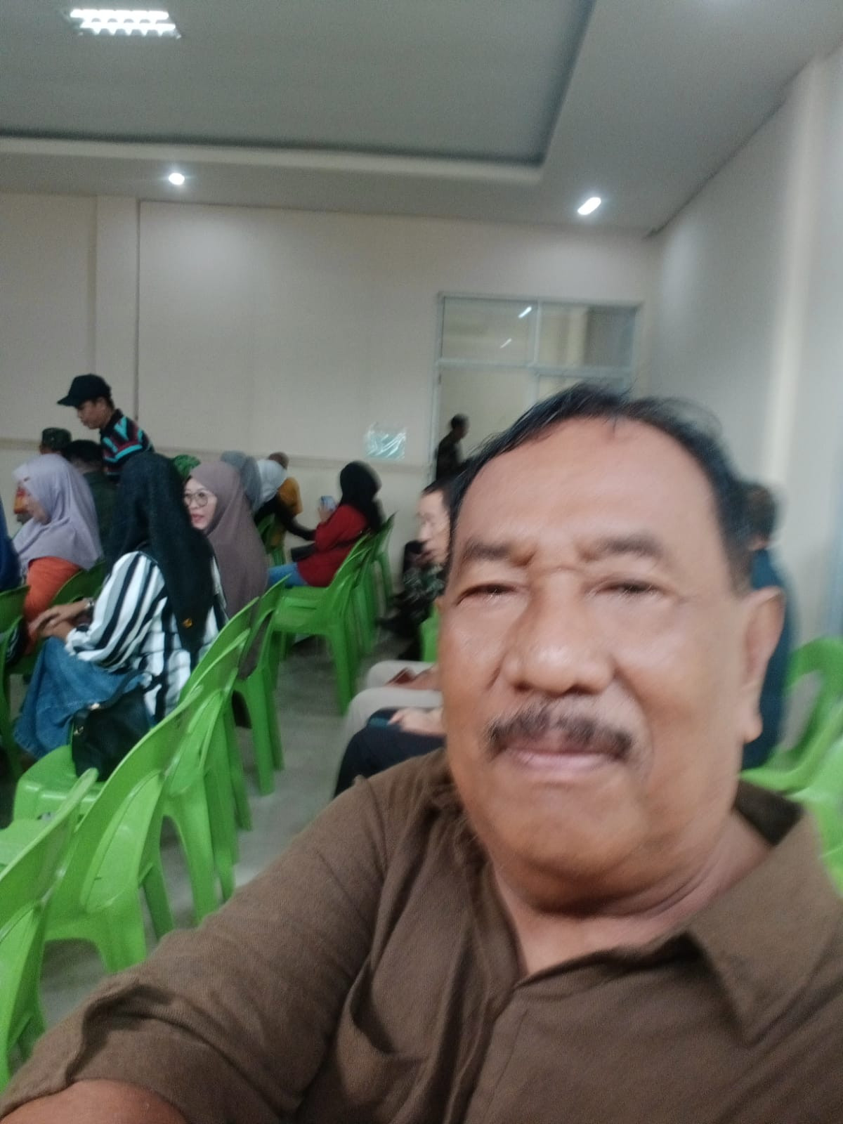 Mengikuti Rapat Koordinasi Kamtibmas di Jln. Chalik (Aula Kantor Kec. Bacubar) oleh Camat, Lurah, Danramil, Kapolsek Bacukiki, ketua LPMK, dan ketua RT/RW se-kecamatan Bacukiki Barat