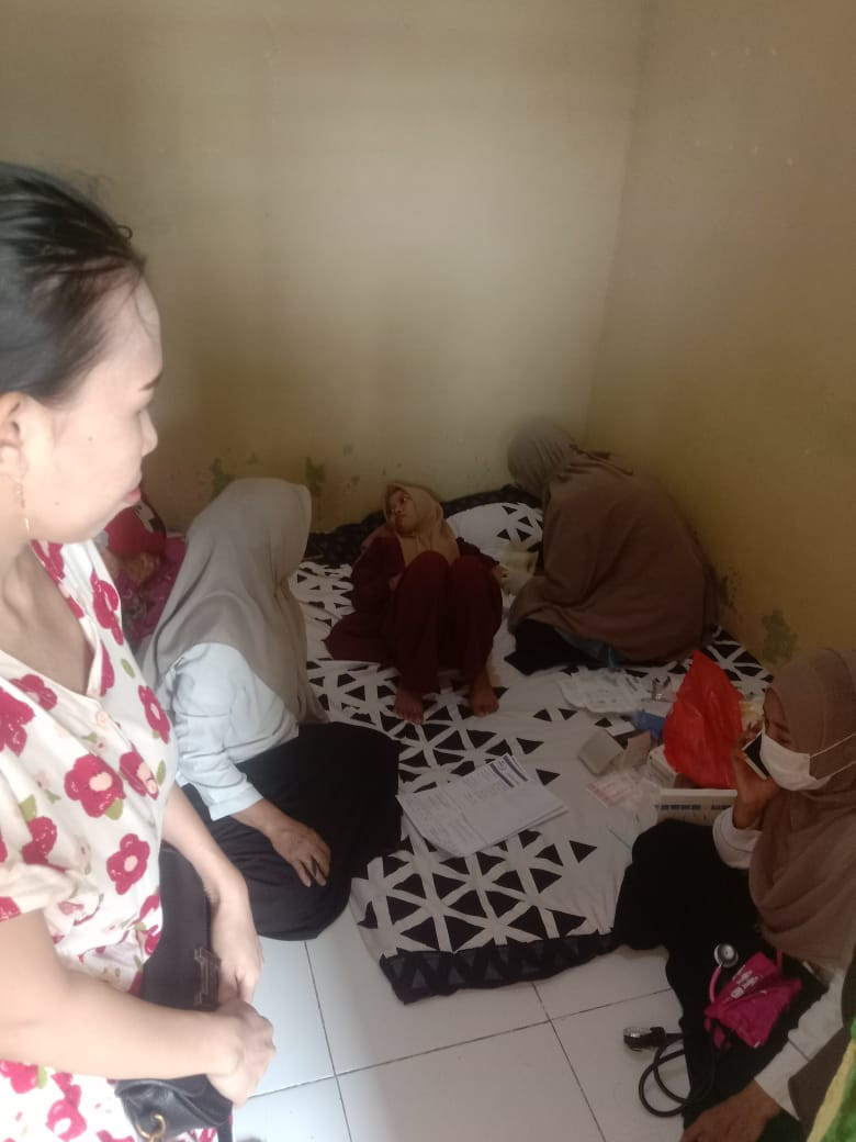 Mengikuti Kegiatan Pelayanan KB dan Kesehatan Reproduksi di Jln. Bau Massepe oleh Kadis PPKB dan Jajarannya, Penyuluh KB, Kader PPKB dan TPK, Pengurus Kamp. KB serta Calon Akseptor