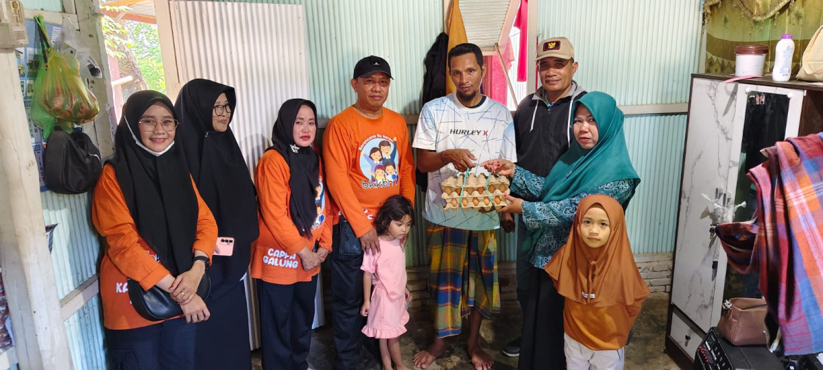 Melakukan Kegiatan GENTING untuk Baduta dan Balita Stunting di Jln. Bau Massepe RT 03 RW 01 oleh Penyuluh KB, Bidan Kelurahan, Nakes UPTD Puskesmas Lumpue dan Pengurus Kamp. KB "Geddongnge"