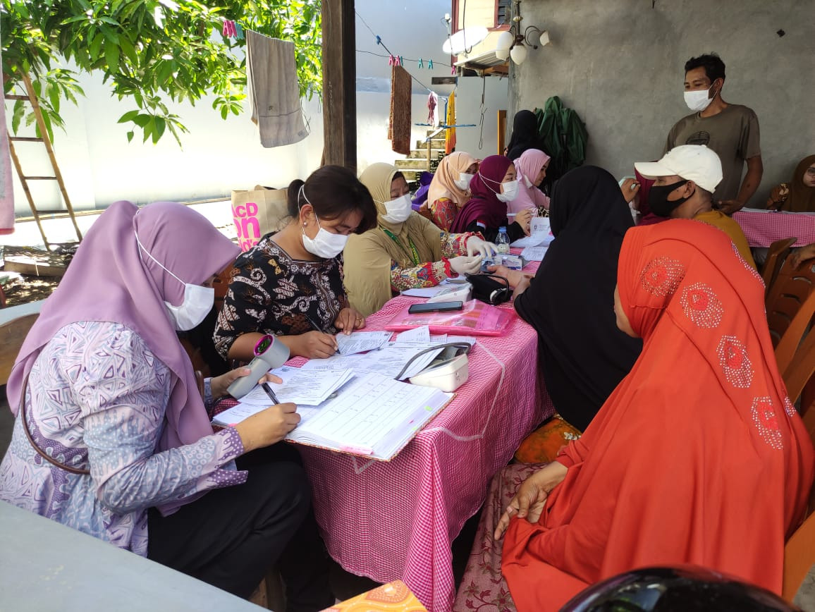 Melaksanakan Kegiatan Posyandu