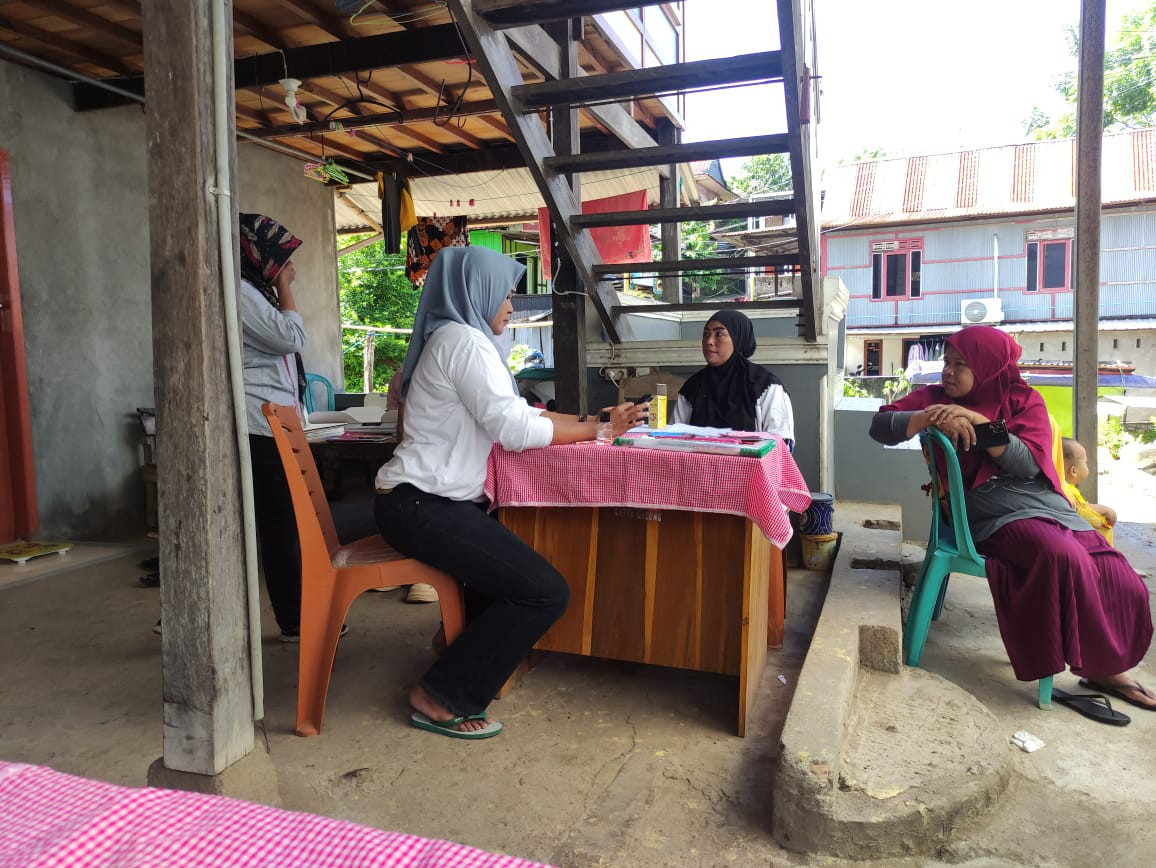 Melaksanakan Posyandu IMP di Jln. Bau Massepe oleh Nakes UPTD Puskesmas Lumpue, Kader Posyandu, Kader Lansia, Pengurus Kamp. KB "Geddongnge" dan Warga Sekitar