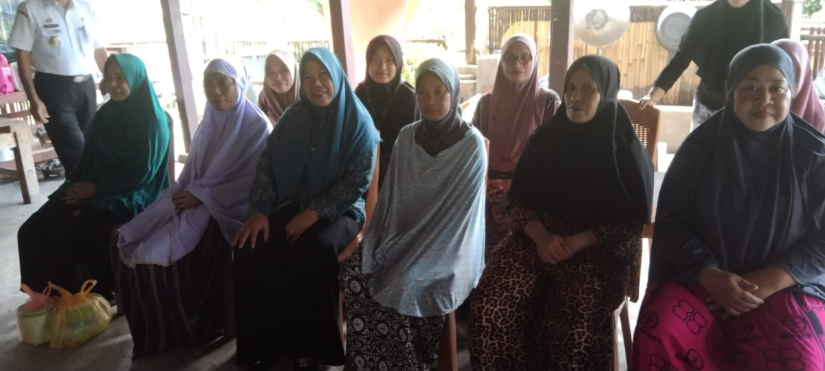 Melaksanakan Kegiatan Pembinaan Kader Posyandu