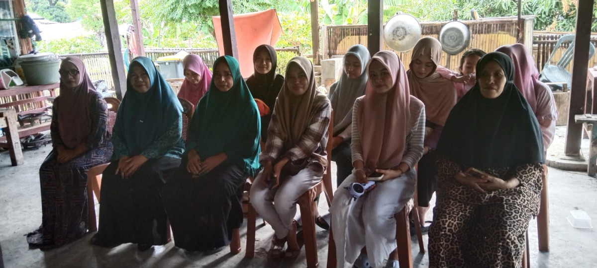 Melakukan Pembinaan Posyandu oleh Kepala UPTD Puskesmas Lumpue, Bidan Kelurahan, Penyuluh KB, Kasi Kesra Cappa Galung, Kader Posyandu cenderawasih, dan Pengurus Kamp. KB "Geddongnge"