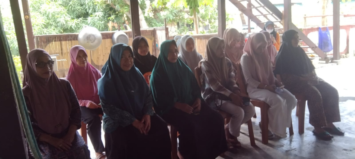 Melakukan Pembinaan Posyandu oleh Kepala UPTD Puskesmas Lumpue, Bidan Kelurahan, Penyuluh KB, Kasi Kesra Cappa Galung, Kader Posyandu cenderawasih, dan Pengurus Kamp. KB "Geddongnge"