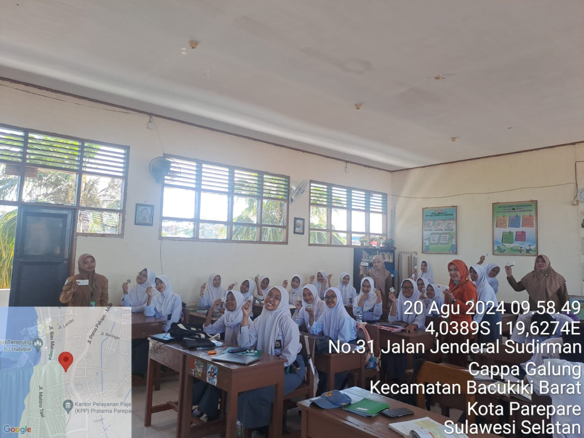 Pemberian Edukasi dan Pembagian tablet Tambah Darah bagi Remaja Putri di Tingkat Satuan Pendidikan