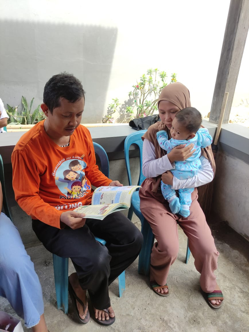 Melakukan Pendampingan Ibu Balita Berstatus Gizi Kurang oleh Kader TPK dan Pengurus Kamp. KB "Geddongnge"