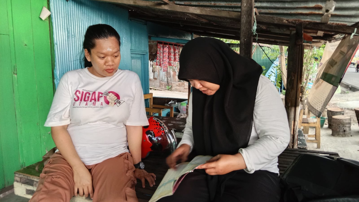 Melakukan Pendampingan Ibu Hamil oleh Bidan Kelurahan, Kader TPK dan Pengurus kamp. KB "Geddongnge" kepada sasaran Ibu Hamil di Wilayah RW 03