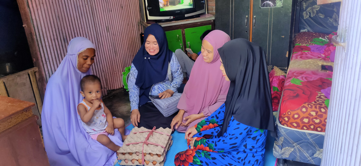 Melakukan Pendampingan dan Pembagian Sembako melalui Program GENTING