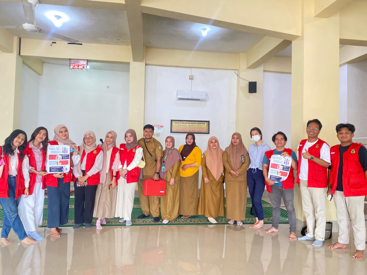 Mengikuti Kegiatan Generasi Muda Peduli Stunting di SMA 2 Pare oleh Penyuluh KB, PIK Remaja, Pengurus Kamp. KB "Geddongnge", Mahasiswa KKN Tematik UNHAS dan para guru serta siswa SMAN 02