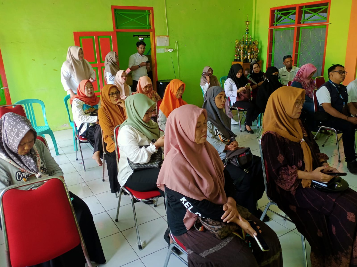 Mengikuti Muskel Pembentukan Koperasi Merah Putih oleh jajaran pemerintah kelurahan, penyuluh KB, kader Kampung KB "Geddongnge"