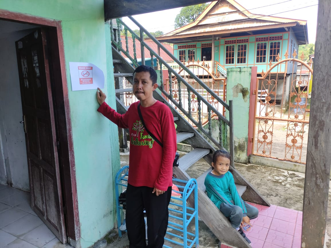 Sosialisasi Kawasan Bebas Asap Rokok di Jln. Keterampilan RT 02 RW 02 oleh Pengurus Kamp. KB "Geddongnge"