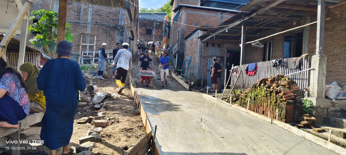 Swadaya Pengecoran Jalan di Jln. H. P. Midding RT 03 RW 01