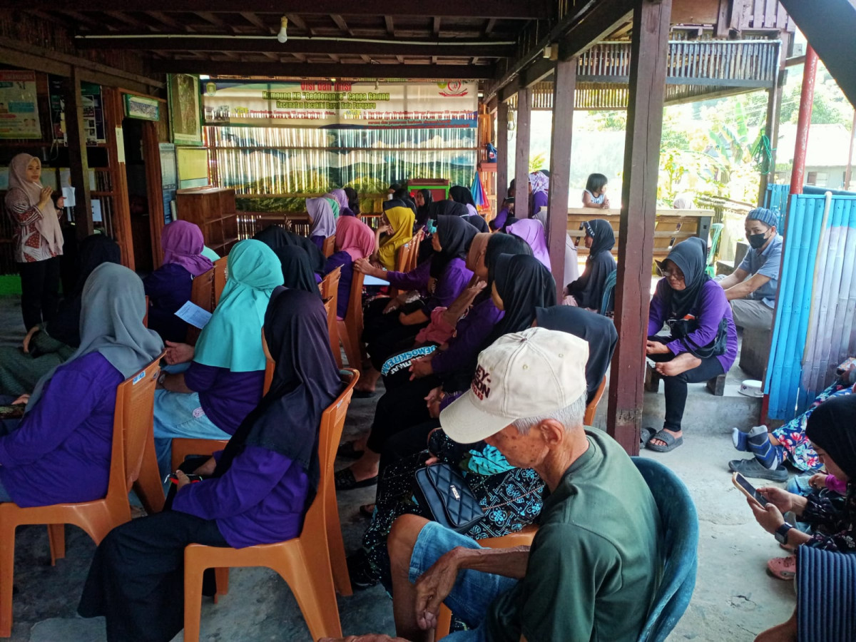 Melaksanakan Pertemuan PKH yang dihadiri oleh pembimbing PKH, Ketua RT, Pengurus Kamp. KB "Geddongnge" dan para peserta kelompok PKH