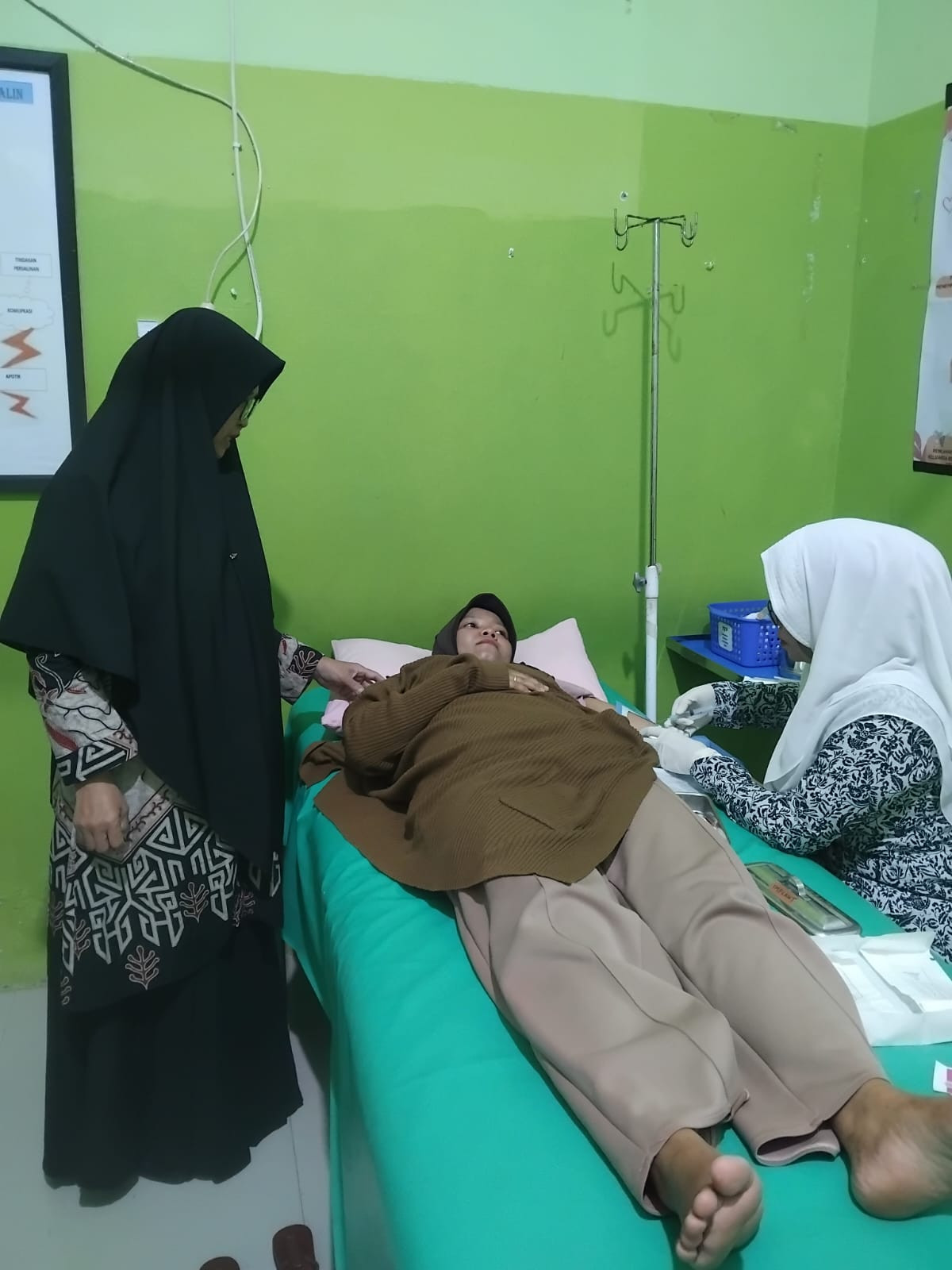 Melakukan Pendampingan oleh Penyuluh KB, Bidan Kelurahan, Kader Sub PPKB, Pengurus Kamp. KB "Geddongnge" serta warga